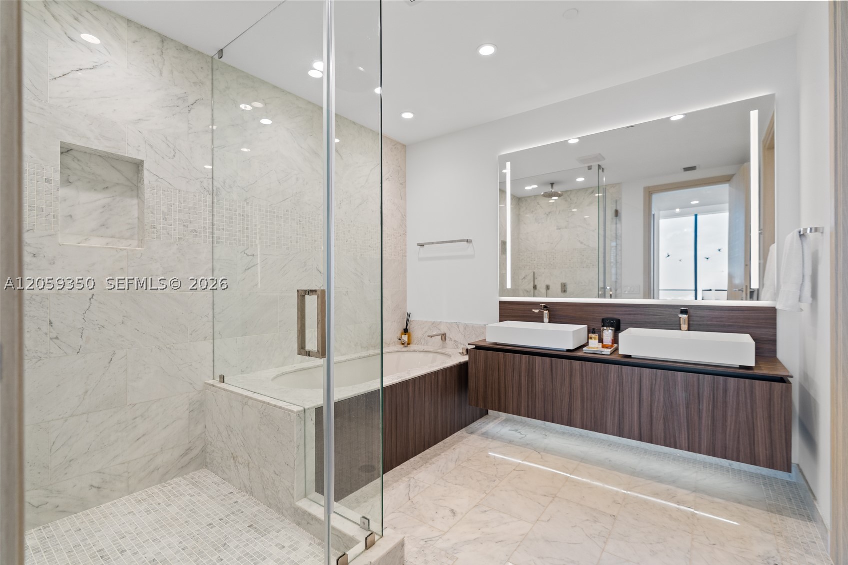 BRICKELL FLATIRON - Residential