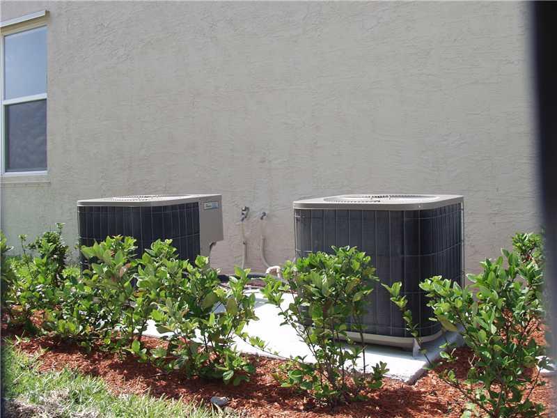 RIVIERA ISLES I 167-28 B - Residential