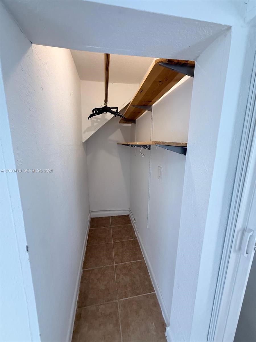 HOLLYWOOD - Residential Lease