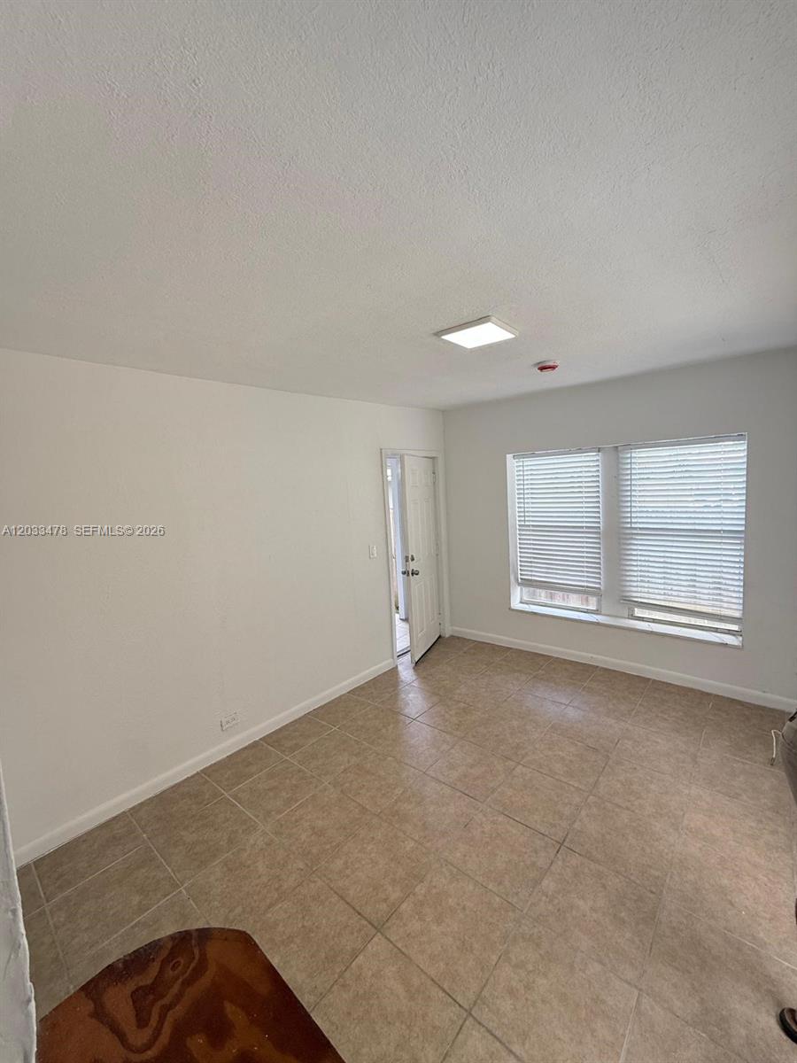 HOLLYWOOD - Residential Lease