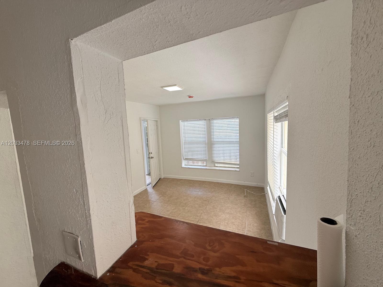 HOLLYWOOD - Residential Lease