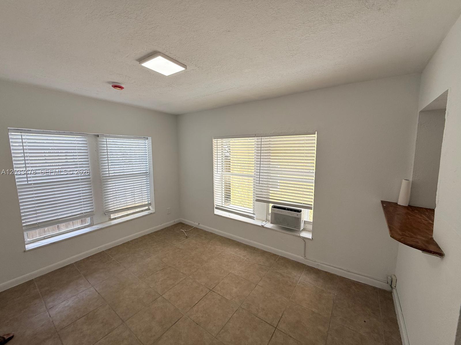 HOLLYWOOD - Residential Lease