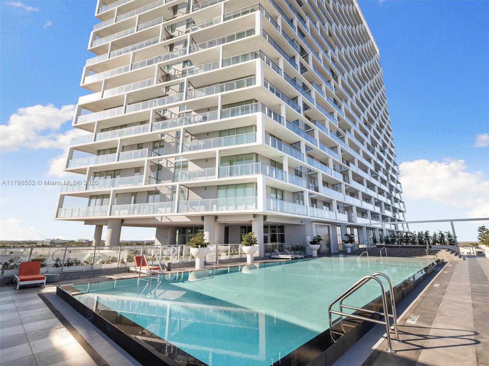 METROPICA NORTH TOWER ONE - Residential