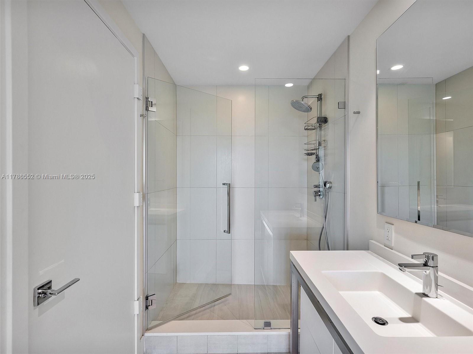 METROPICA NORTH TOWER ONE - Residential