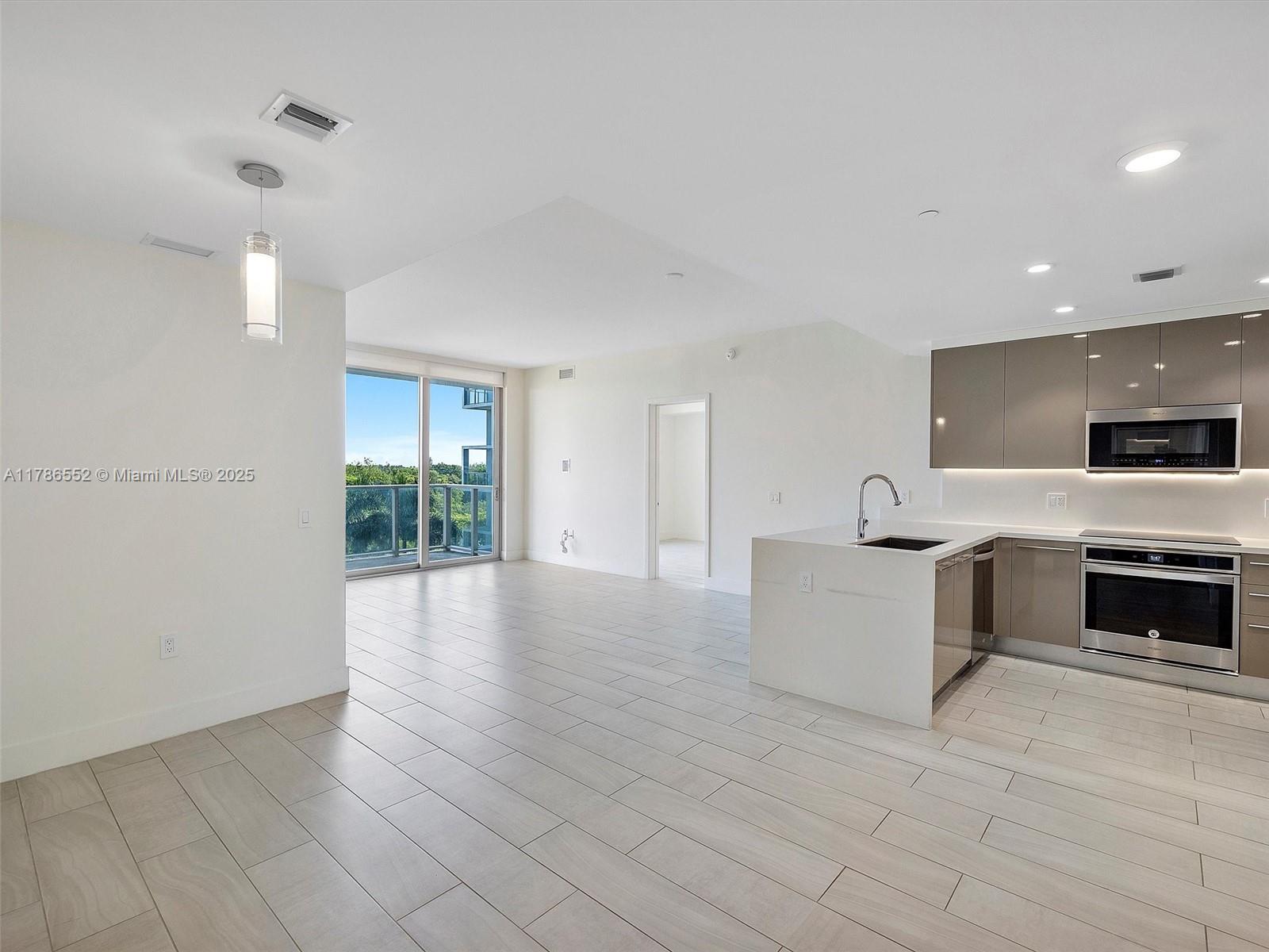 METROPICA NORTH TOWER ONE - Residential