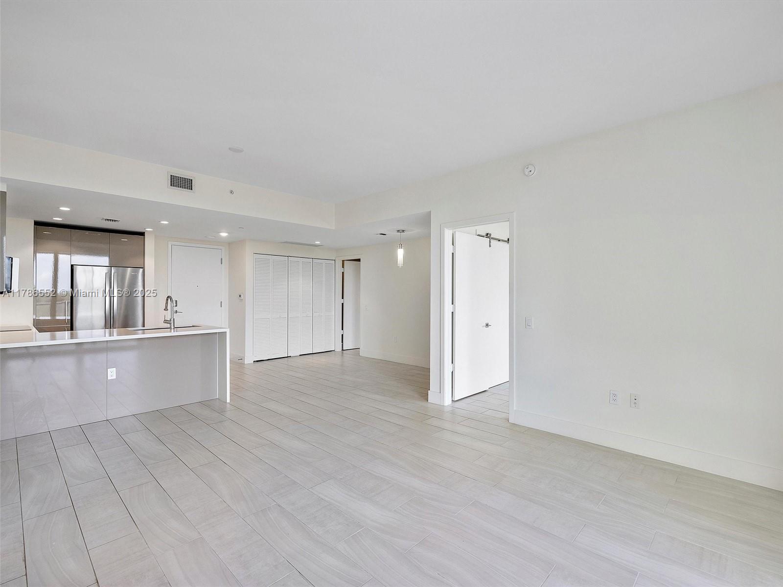 METROPICA NORTH TOWER ONE - Residential