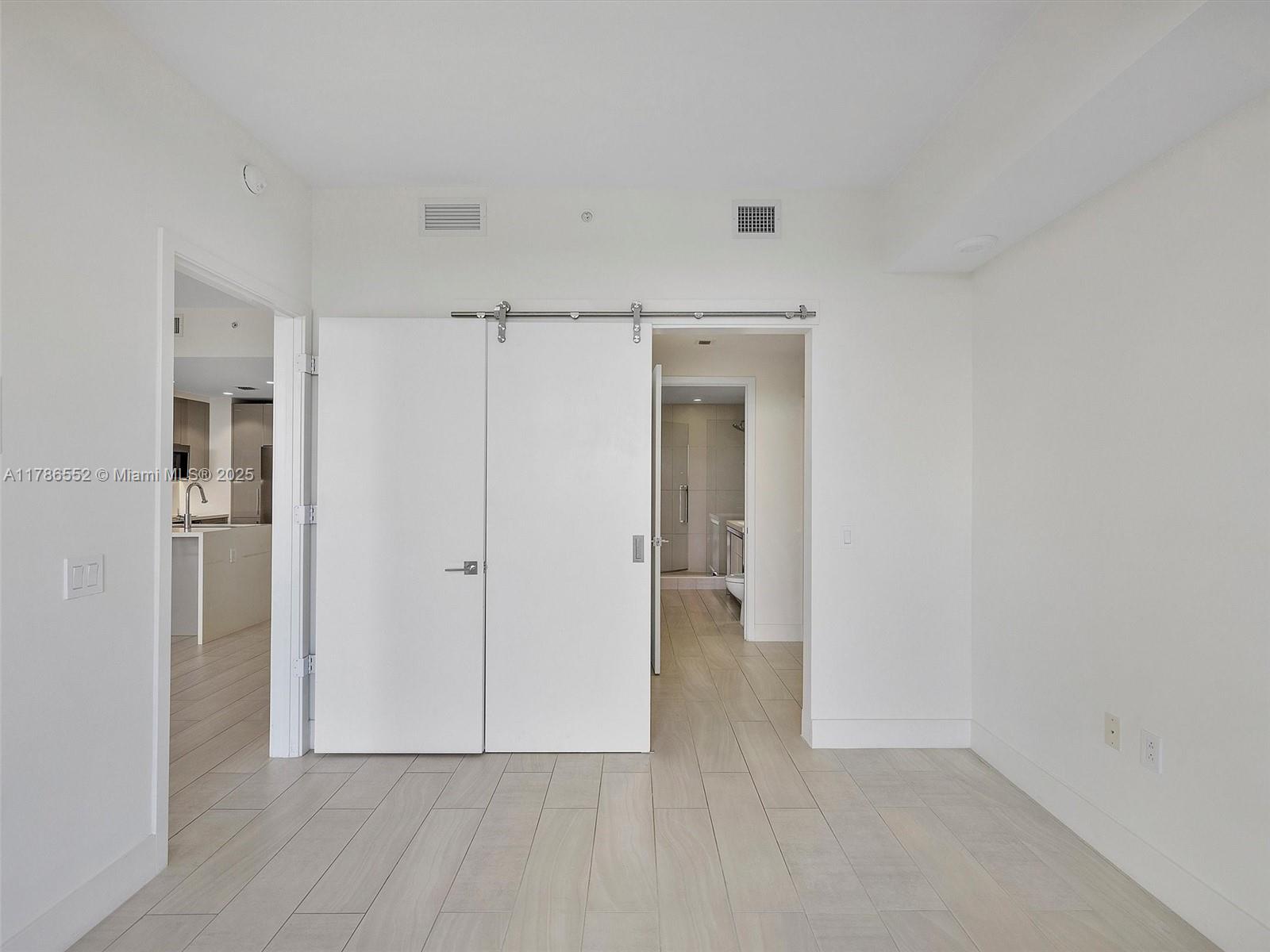 METROPICA NORTH TOWER ONE - Residential