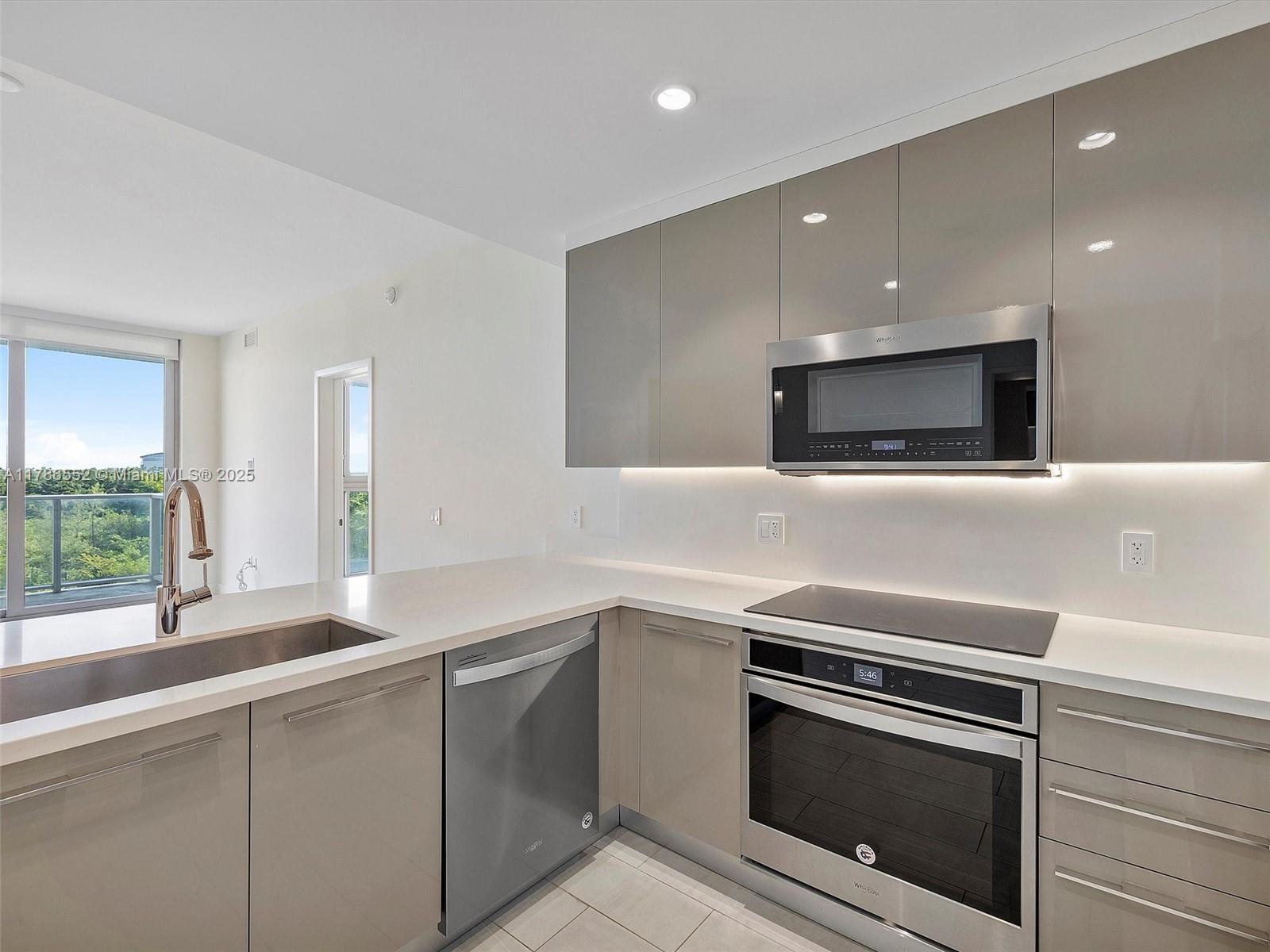 METROPICA NORTH TOWER ONE - Residential