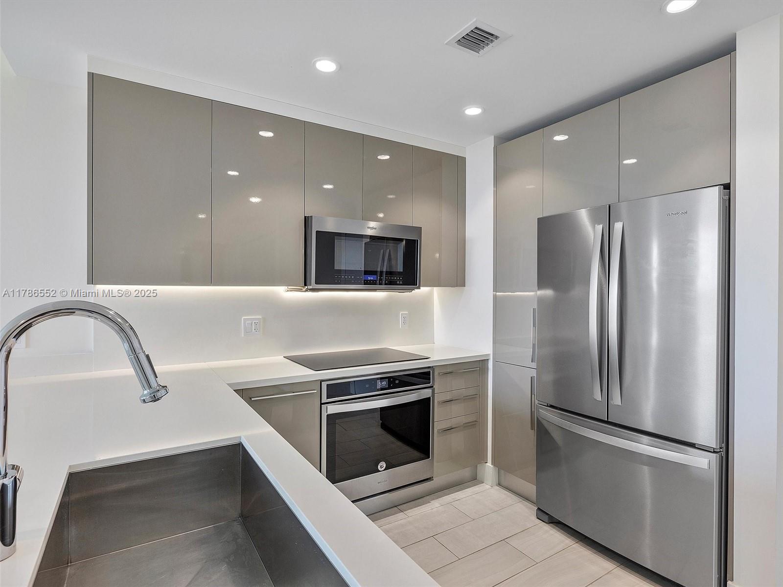 METROPICA NORTH TOWER ONE - Residential