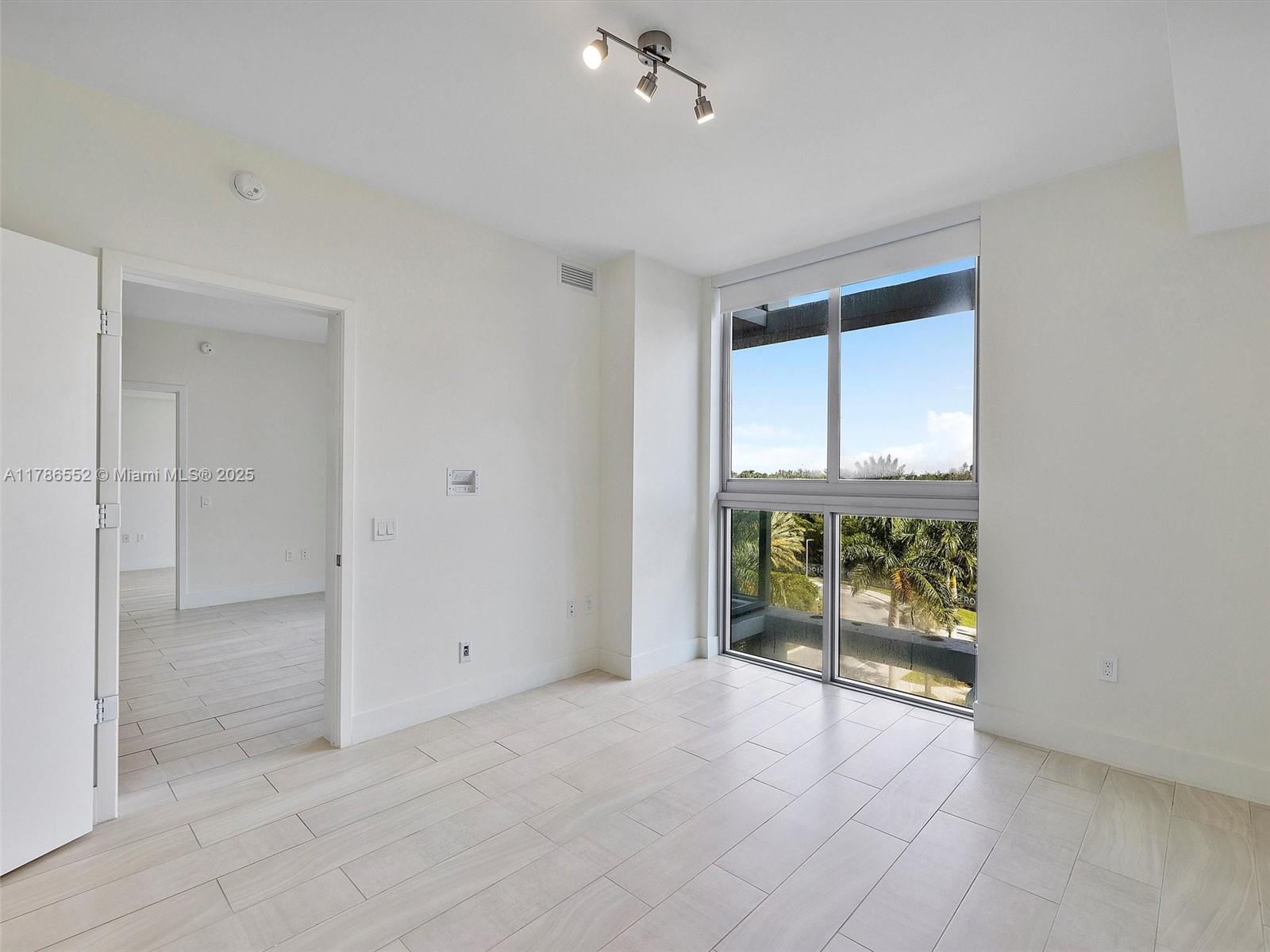 METROPICA NORTH TOWER ONE - Residential