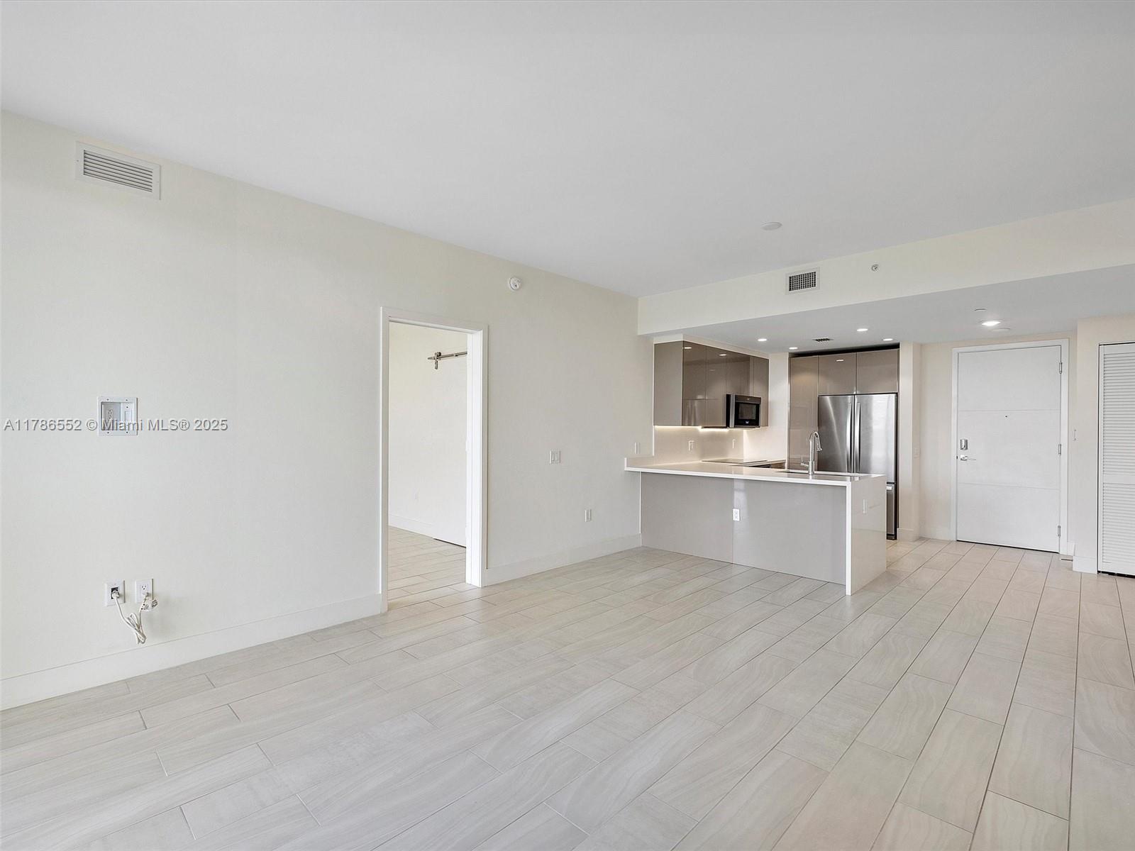 METROPICA NORTH TOWER ONE - Residential