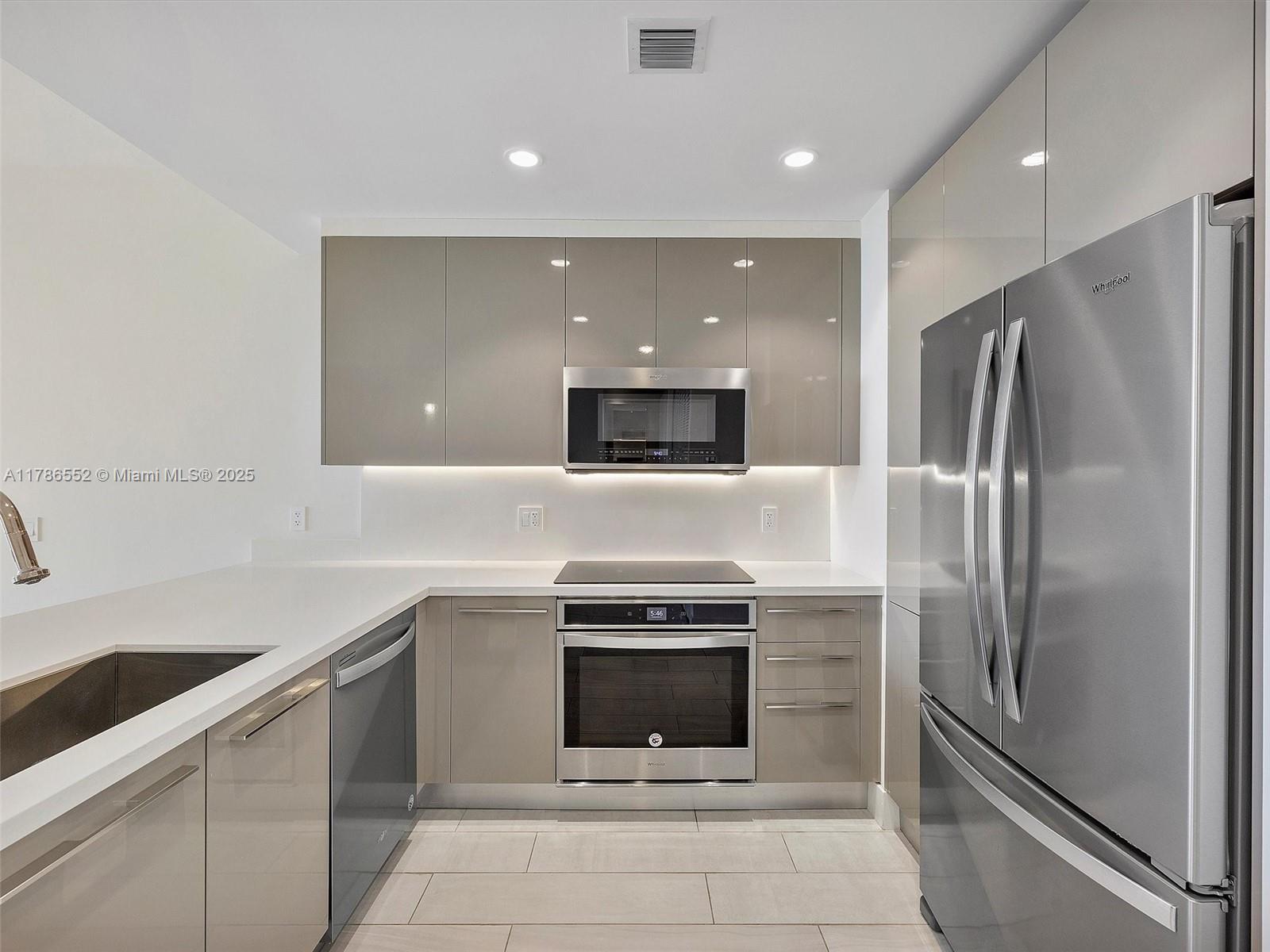 METROPICA NORTH TOWER ONE - Residential