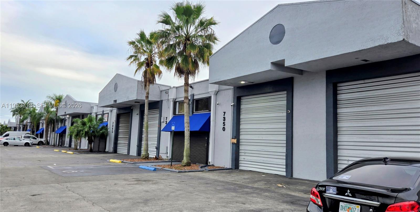 2,200+/- SqFt Warehouse Area, plus 200+/- SqFt Offices Area. 1 Bathroom. 3 Phase, 18'-22'Clear Ceiling Height, 1 parking space assigned and a lot of visitors parking. GREAT Location, close to Doral, Palmetto Expressway (SR-826) and Miami Airport.