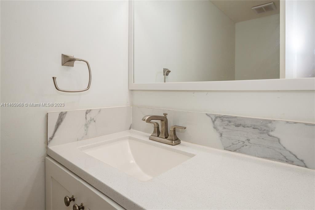 OAKWOOD ON THE GREEN COND - Residential Lease