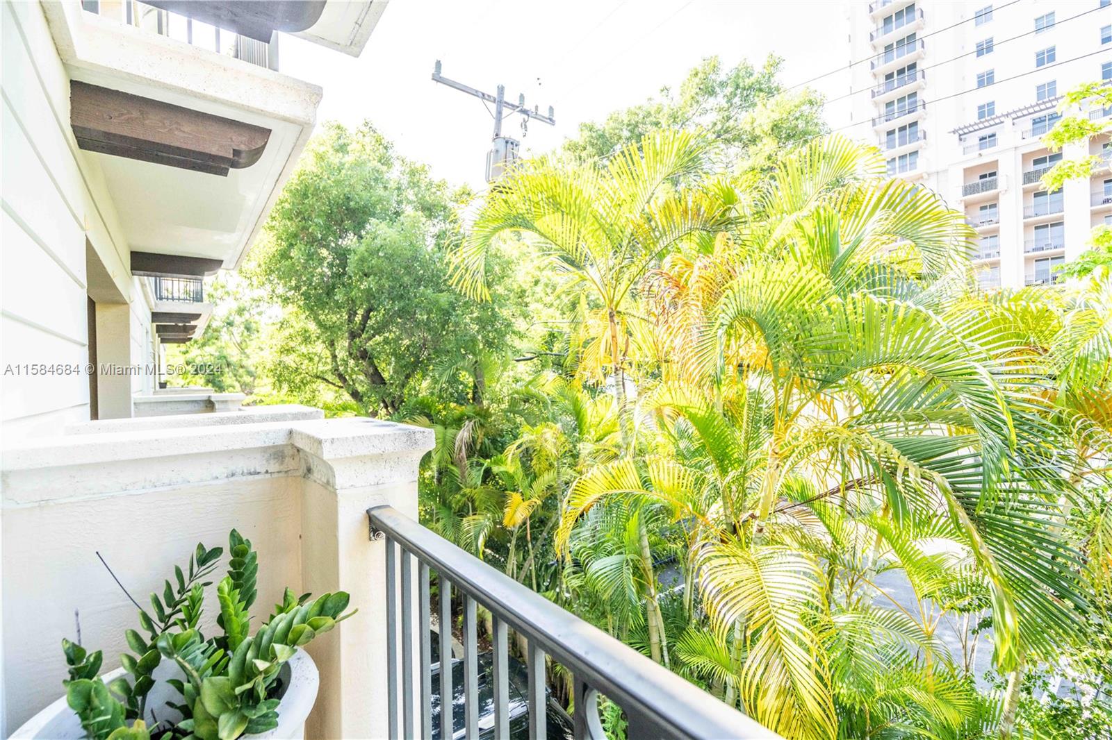 CORAL GABLES SEC K - Residential Lease