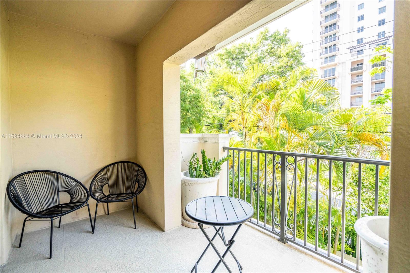 CORAL GABLES SEC K - Residential Lease