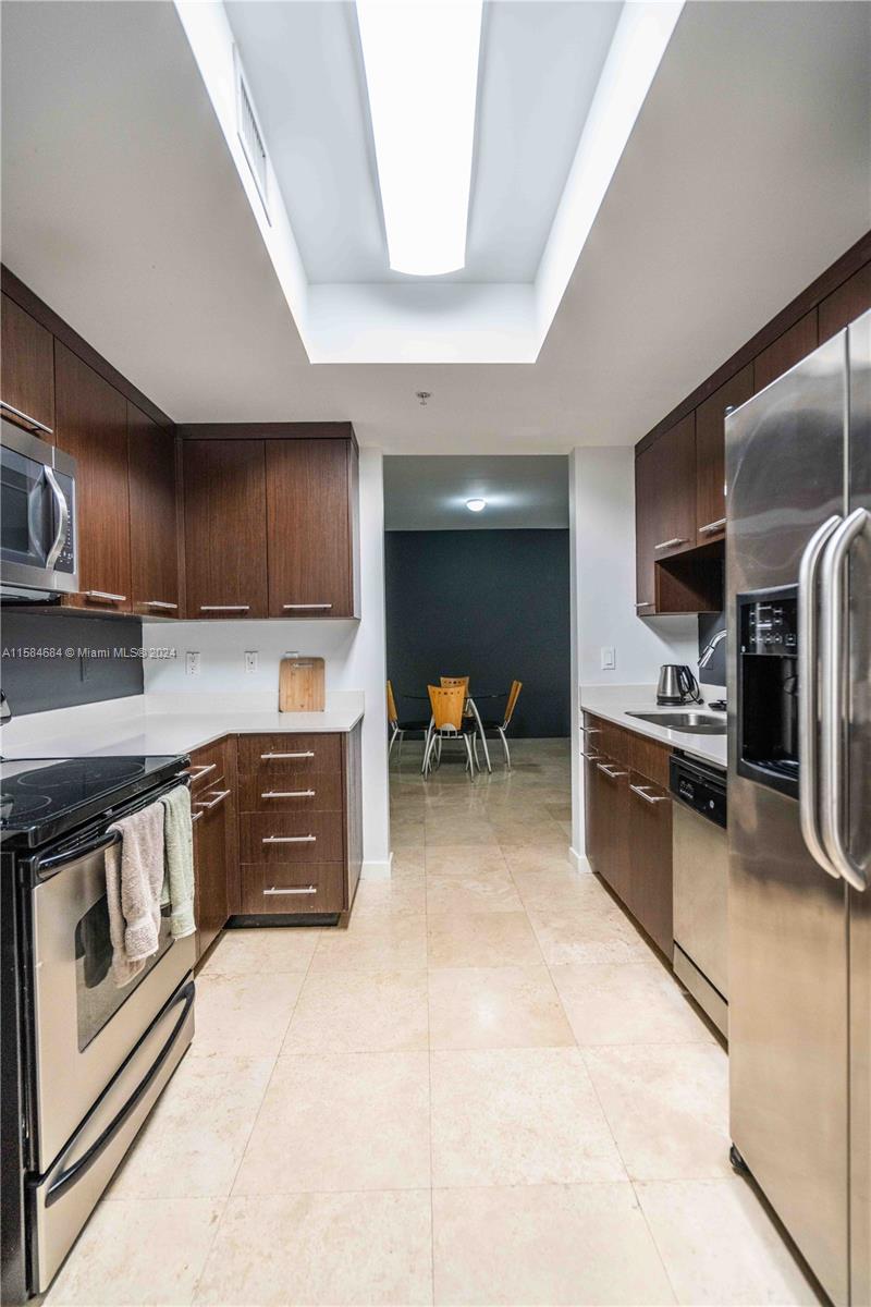 CORAL GABLES SEC K - Residential Lease