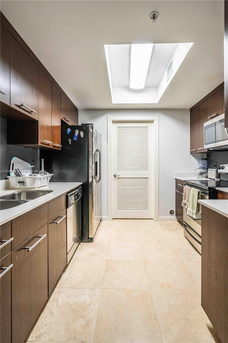 CORAL GABLES SEC K - Residential Lease