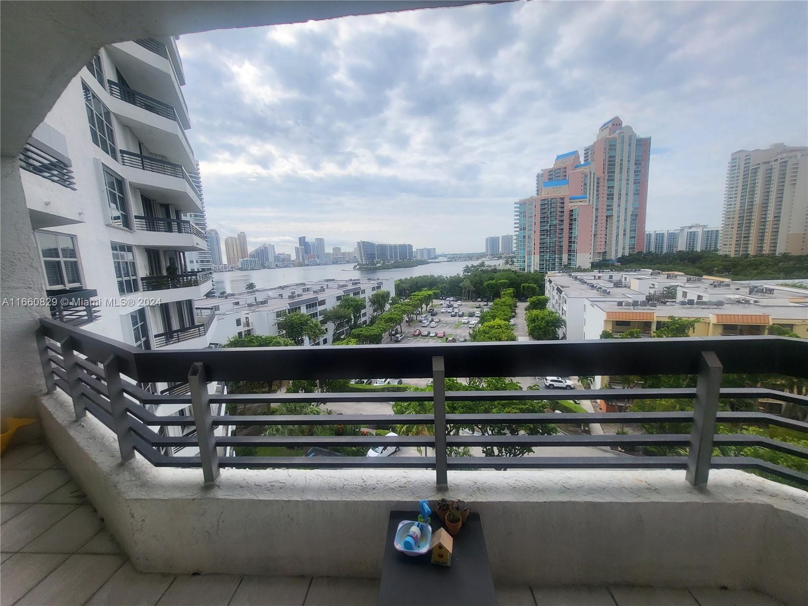 MYSTIC POINTE TOWER 600 C - Residential