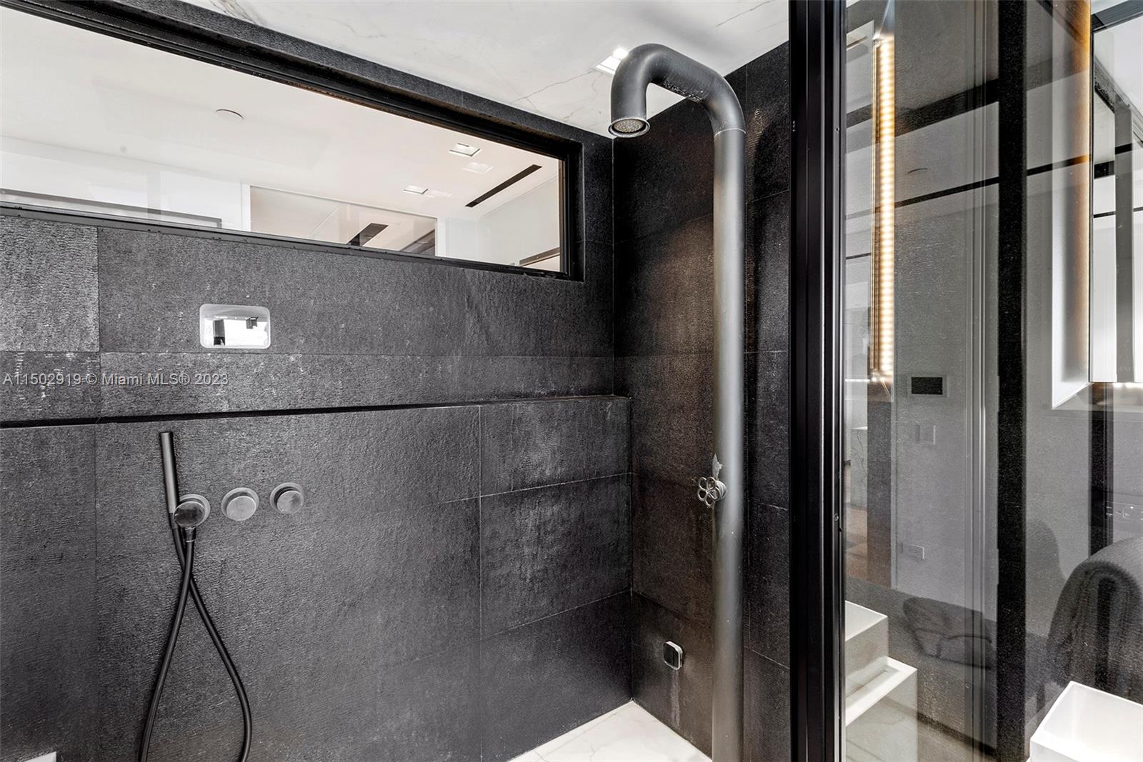 CONTINUUM ON SOUTH BEACH - Residential