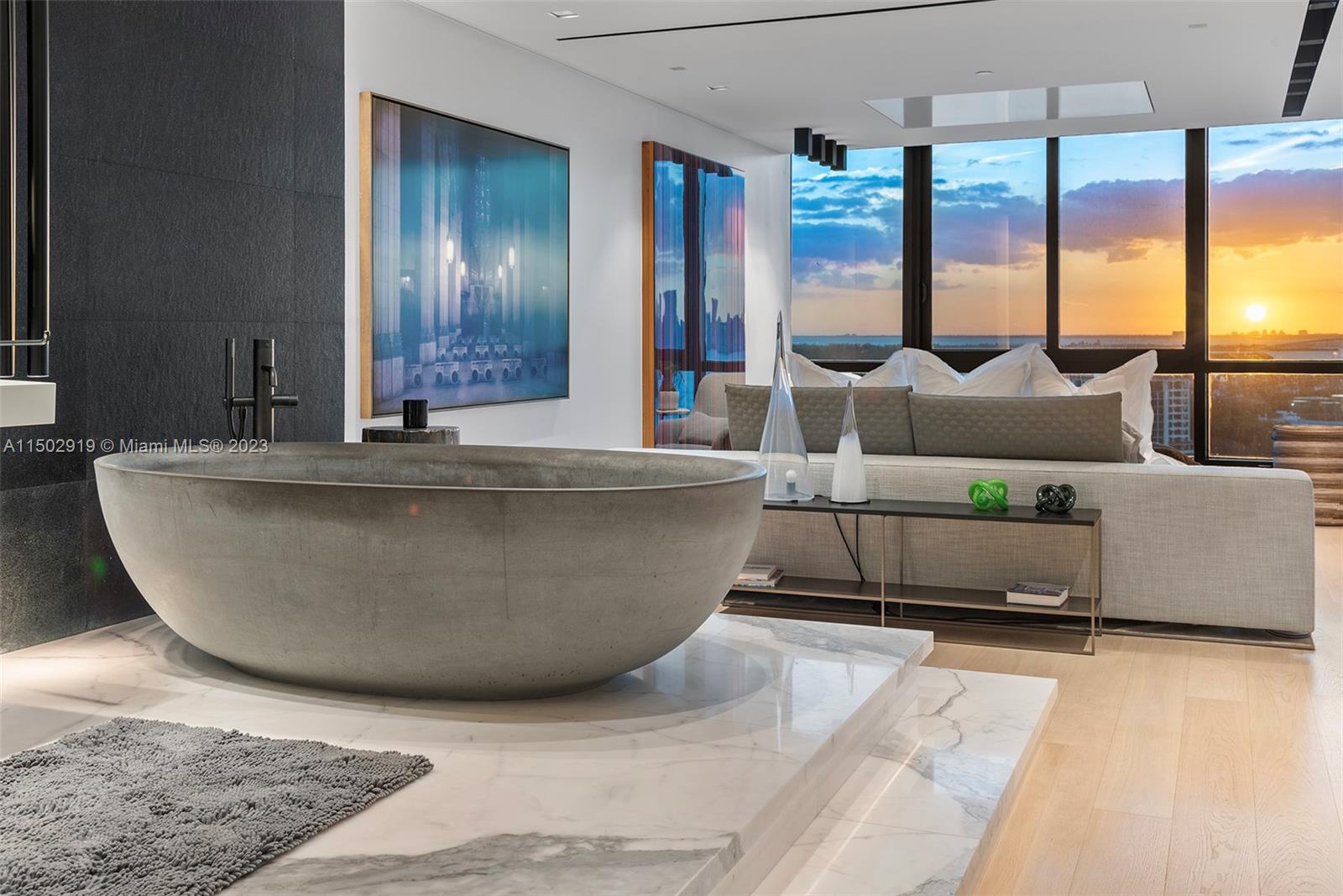 CONTINUUM ON SOUTH BEACH - Residential