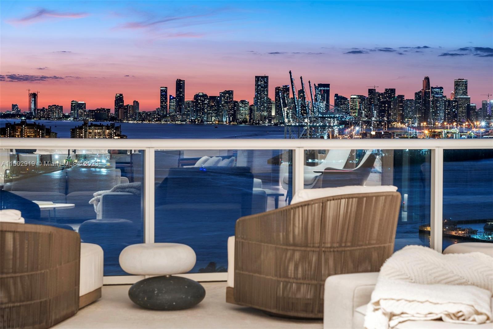 CONTINUUM ON SOUTH BEACH - Residential