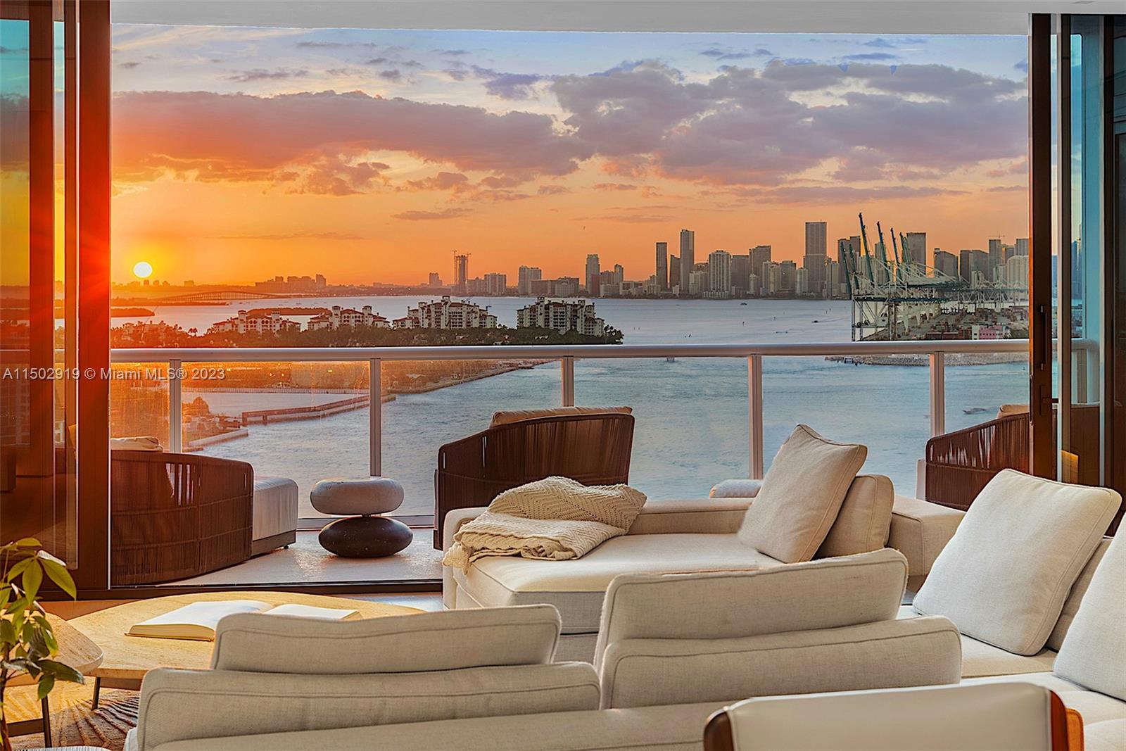 CONTINUUM ON SOUTH BEACH - Residential