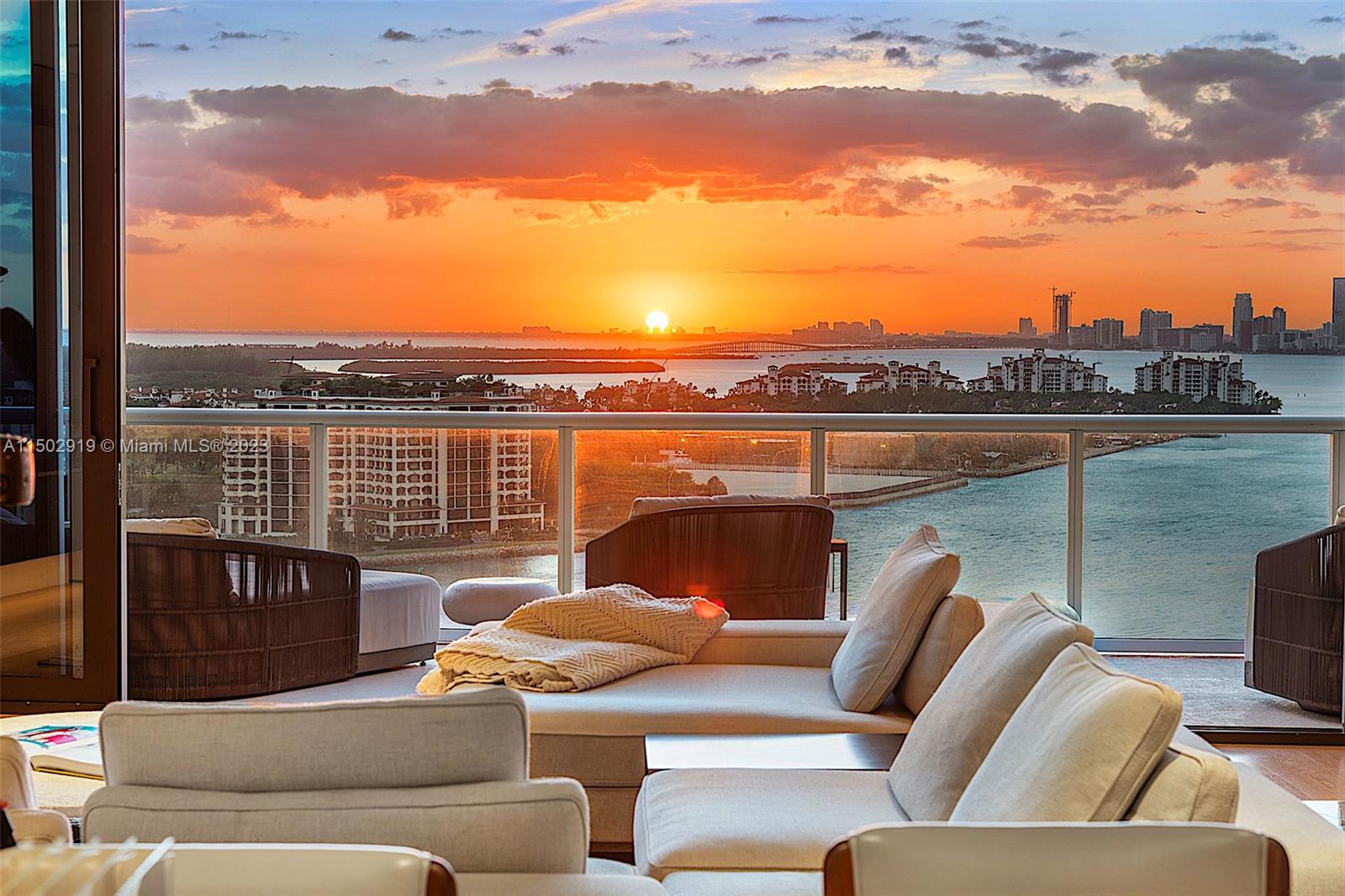 CONTINUUM ON SOUTH BEACH - Residential