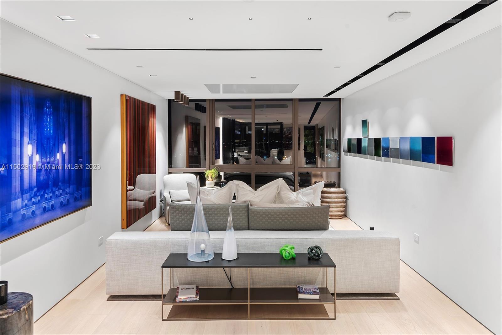 CONTINUUM ON SOUTH BEACH - Residential