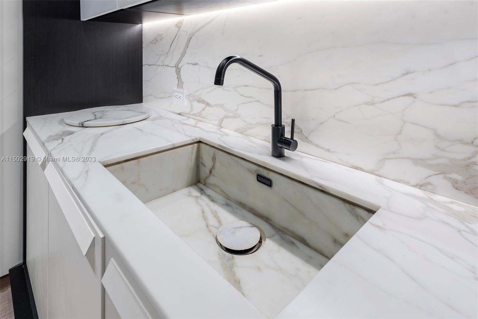 CONTINUUM ON SOUTH BEACH - Residential
