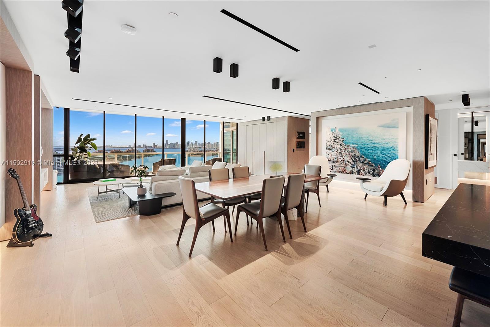 CONTINUUM ON SOUTH BEACH - Residential