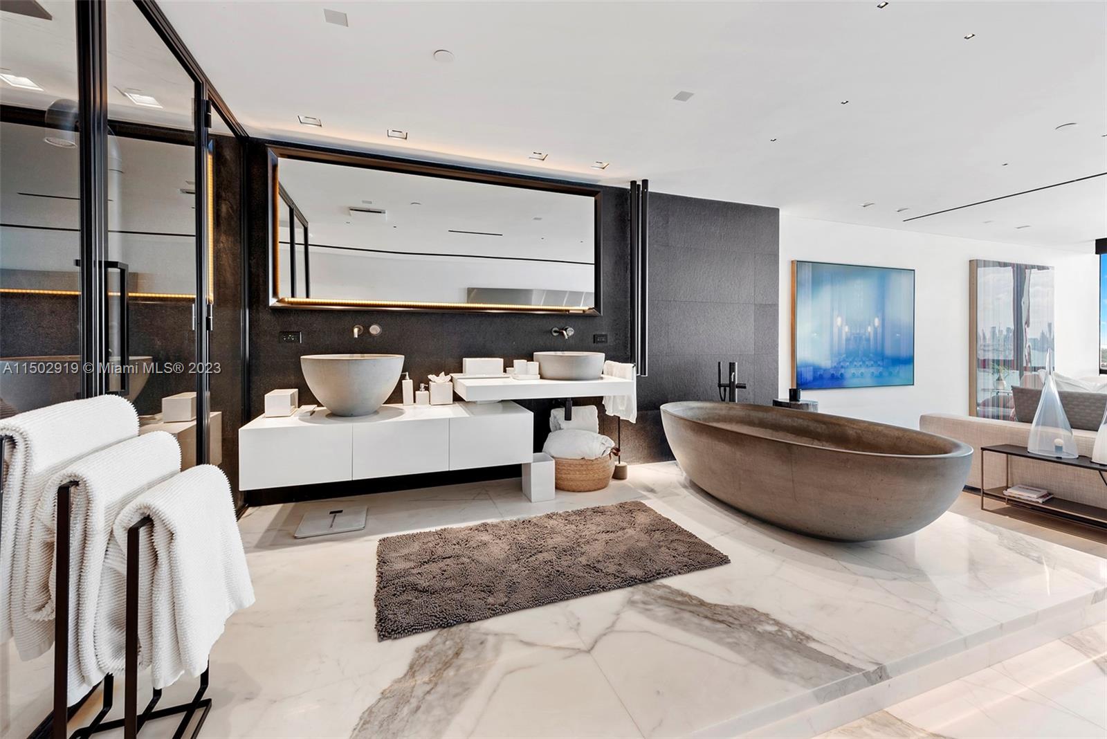 CONTINUUM ON SOUTH BEACH - Residential