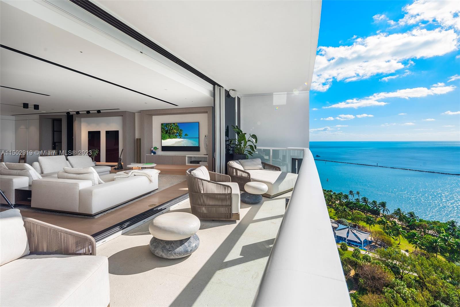 CONTINUUM ON SOUTH BEACH - Residential