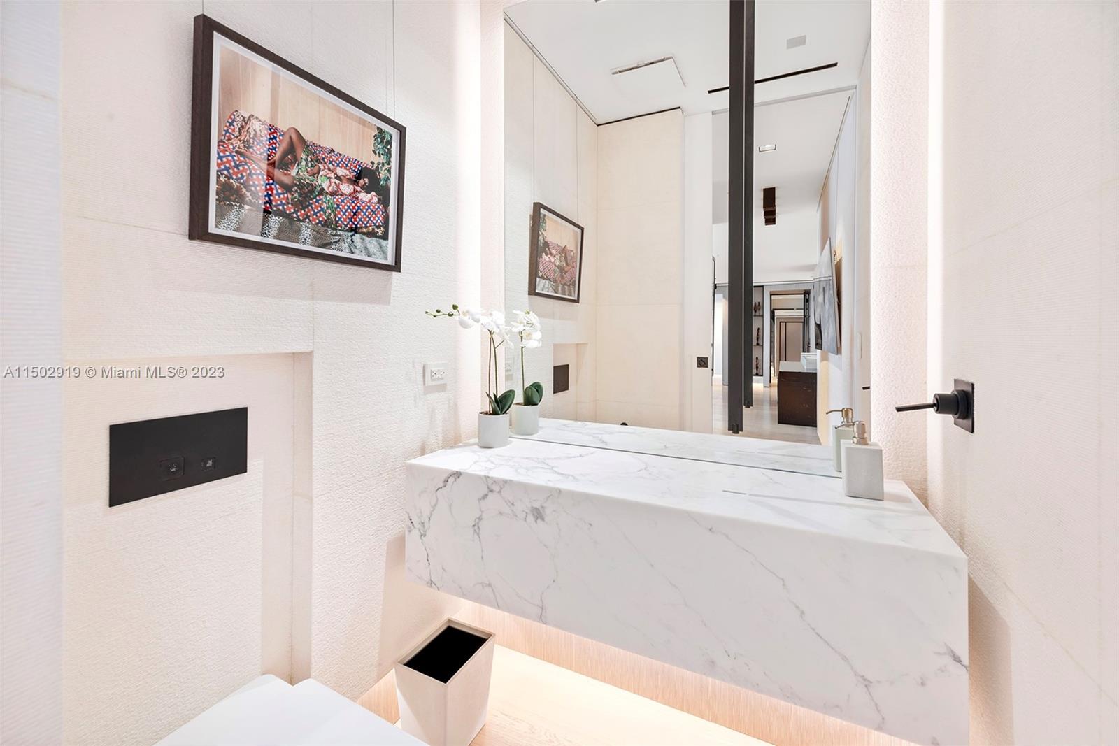 CONTINUUM ON SOUTH BEACH - Residential