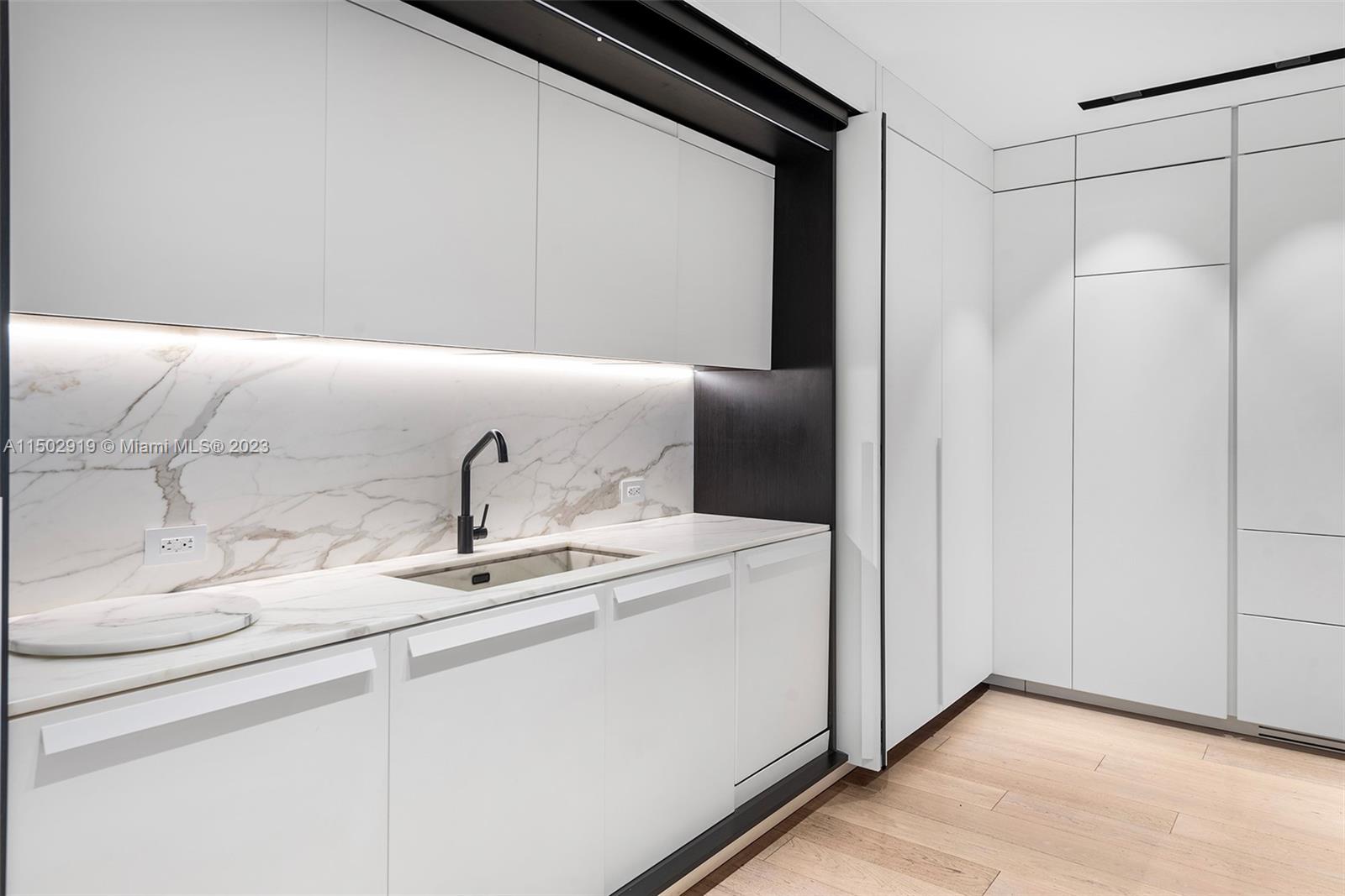 CONTINUUM ON SOUTH BEACH - Residential