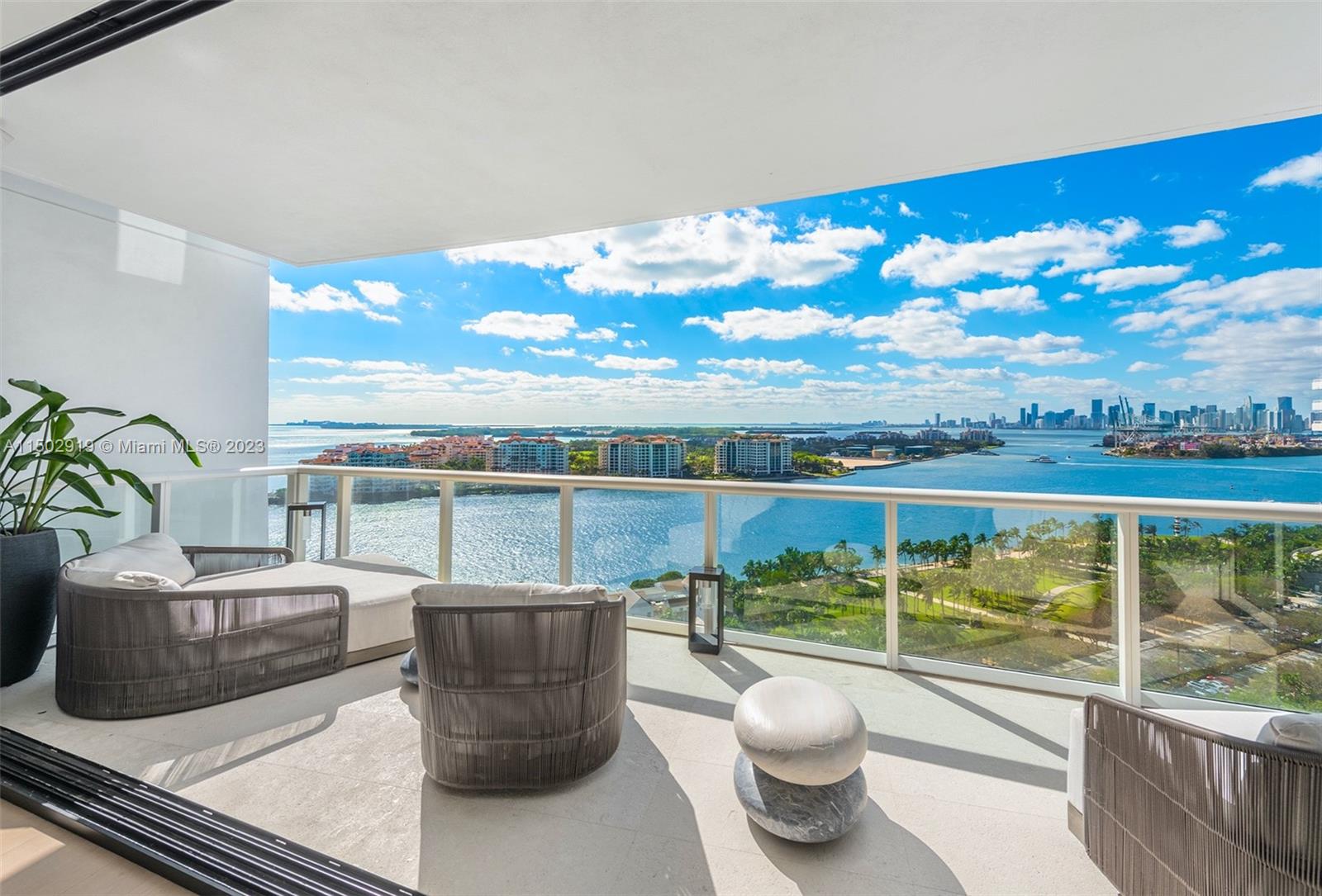 CONTINUUM ON SOUTH BEACH - Residential