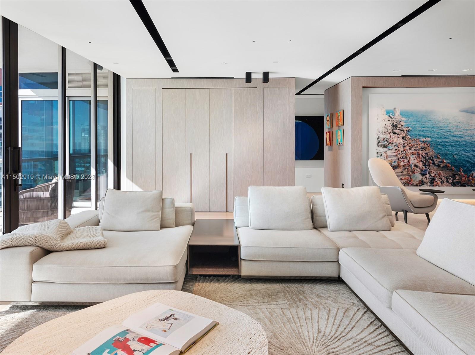 CONTINUUM ON SOUTH BEACH - Residential
