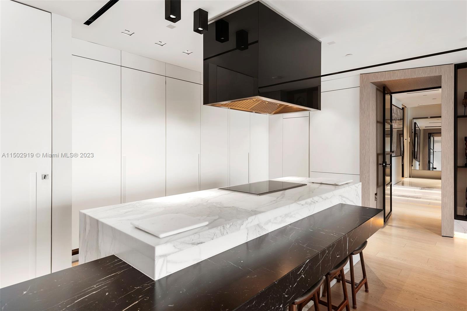 CONTINUUM ON SOUTH BEACH - Residential