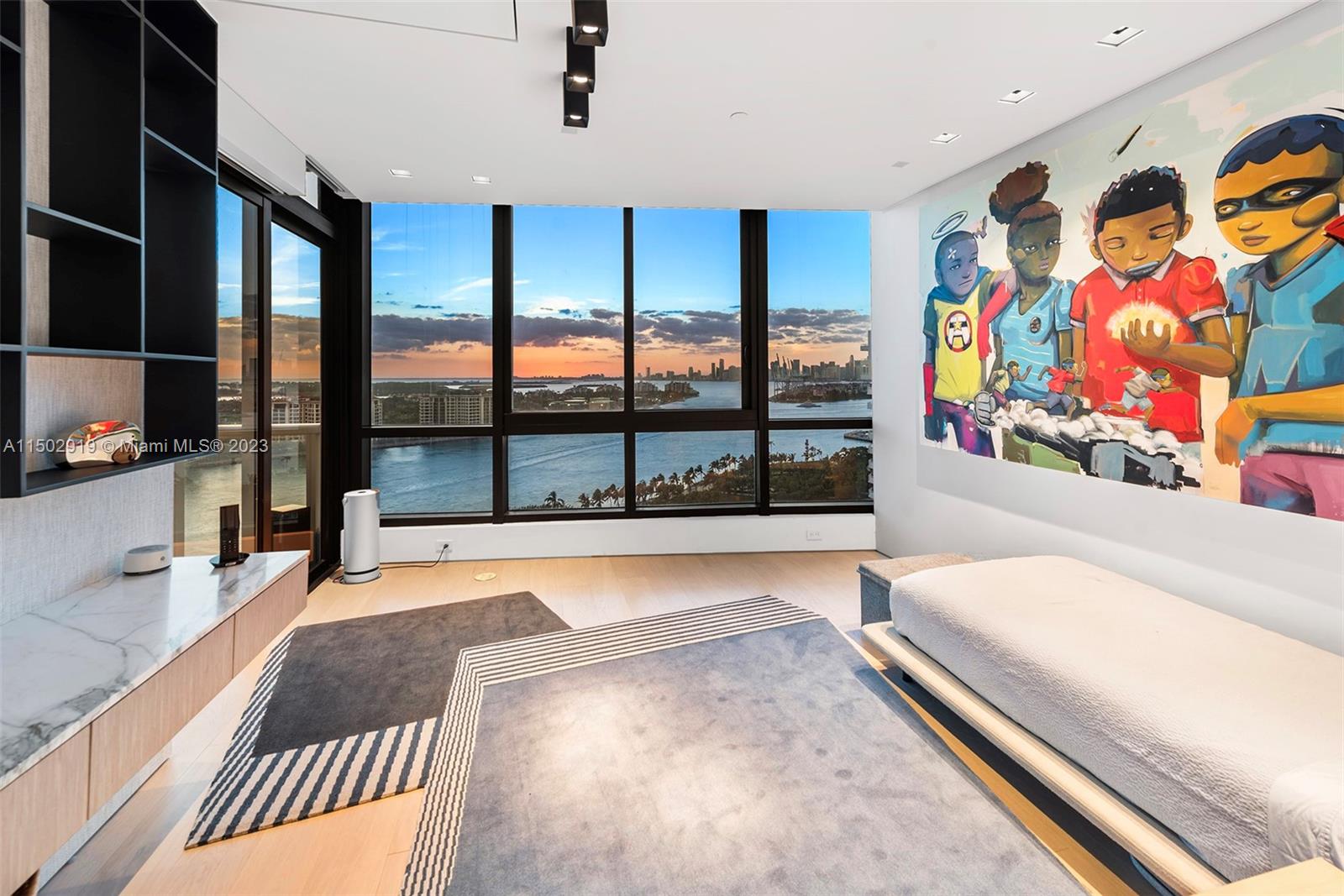 CONTINUUM ON SOUTH BEACH - Residential