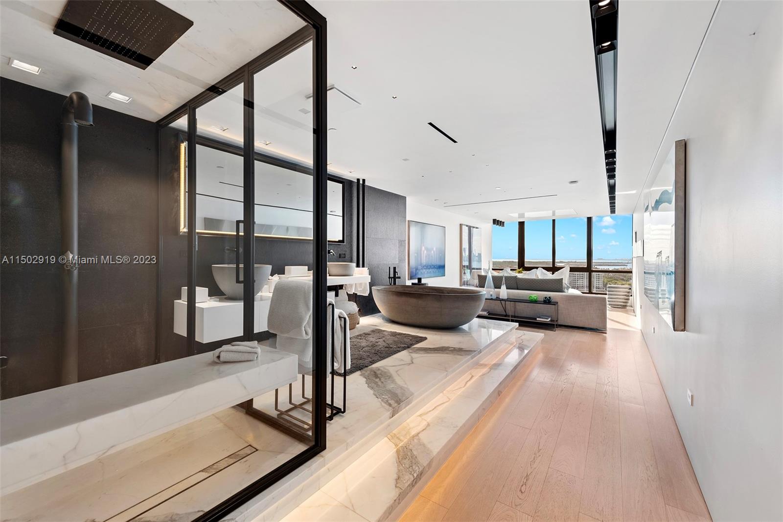 CONTINUUM ON SOUTH BEACH - Residential