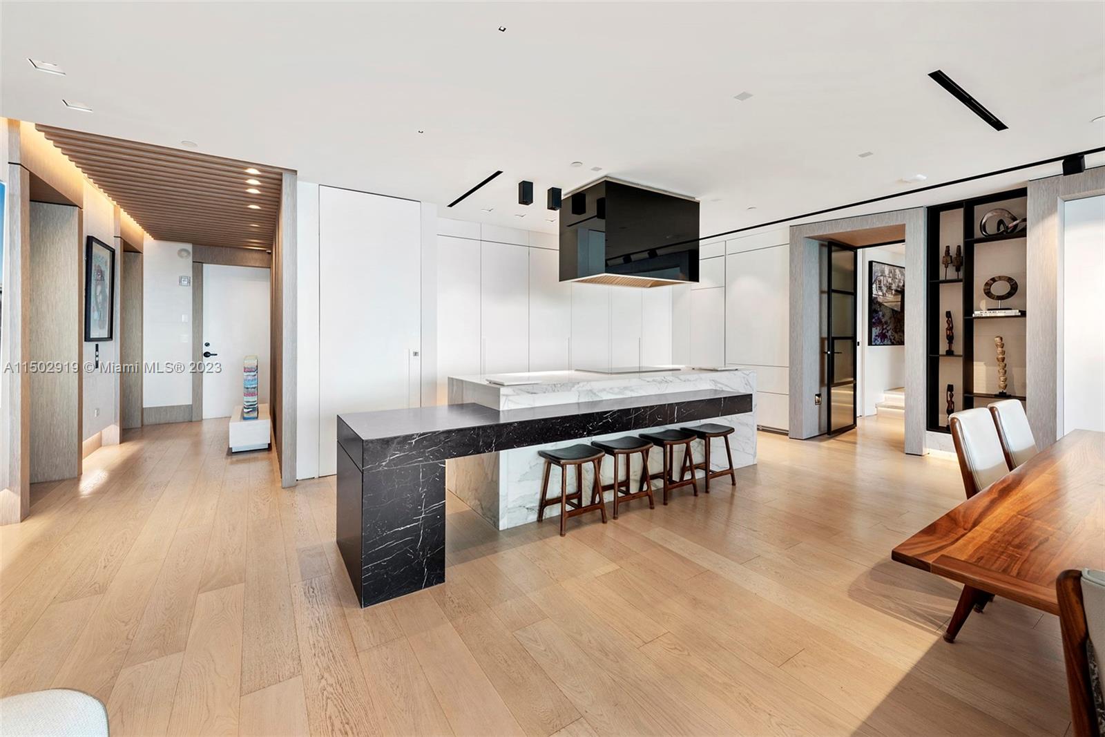 CONTINUUM ON SOUTH BEACH - Residential