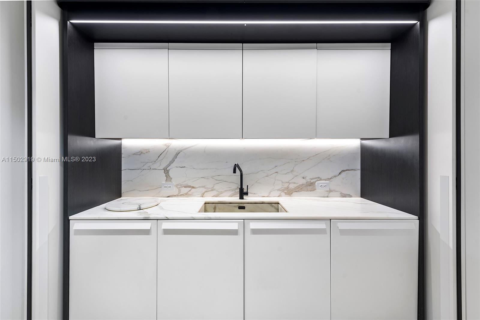 CONTINUUM ON SOUTH BEACH - Residential