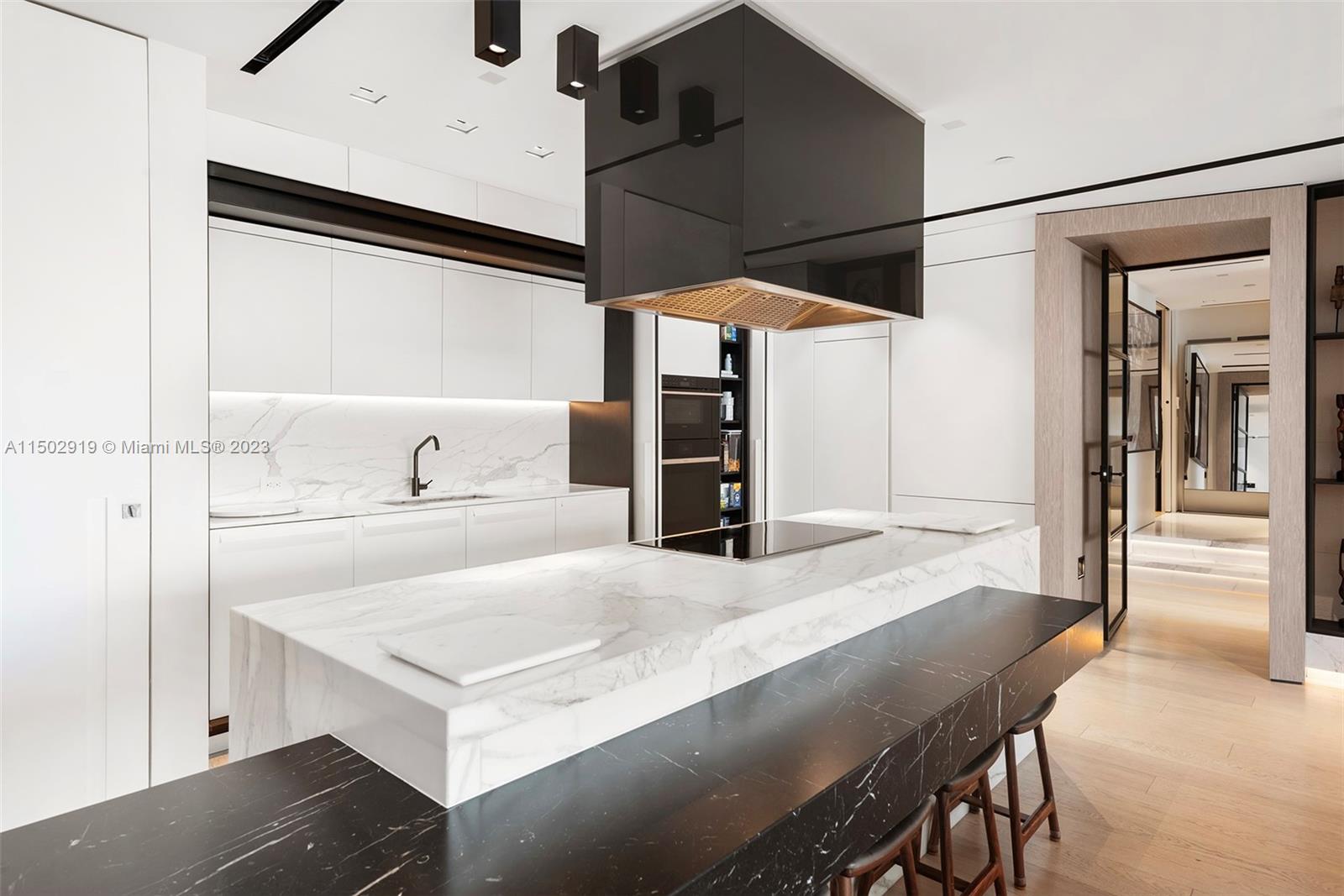 CONTINUUM ON SOUTH BEACH - Residential