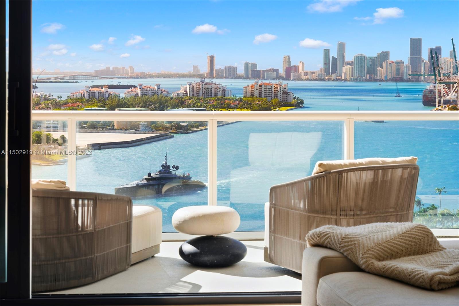 CONTINUUM ON SOUTH BEACH - Residential