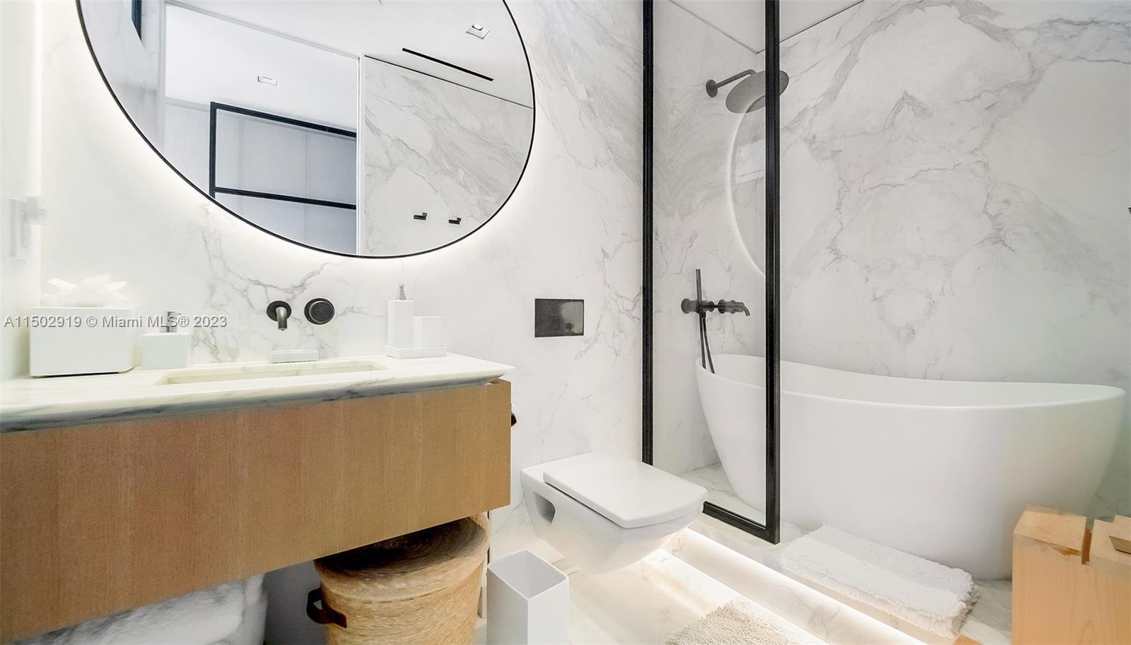 CONTINUUM ON SOUTH BEACH - Residential