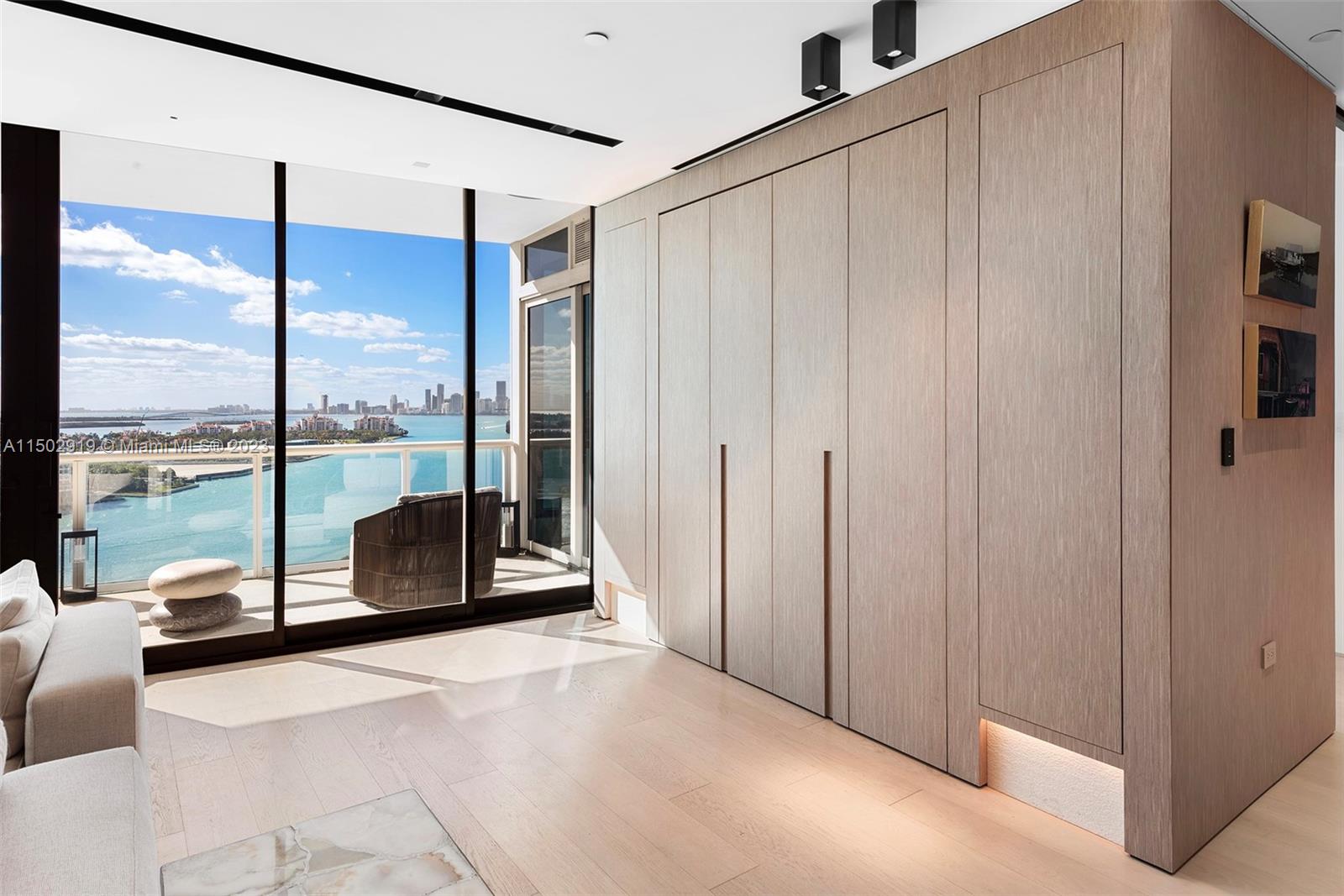 CONTINUUM ON SOUTH BEACH - Residential