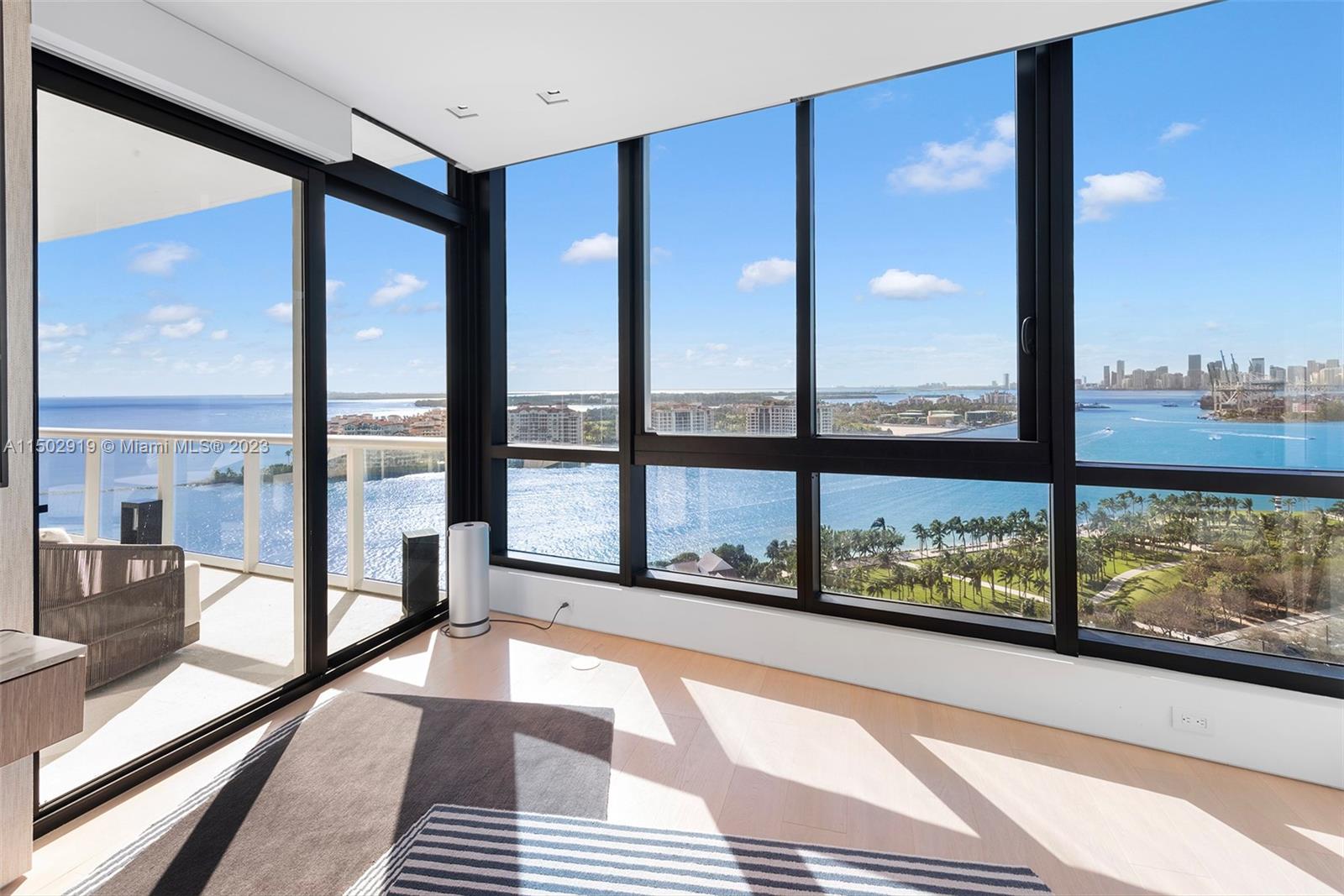 CONTINUUM ON SOUTH BEACH - Residential