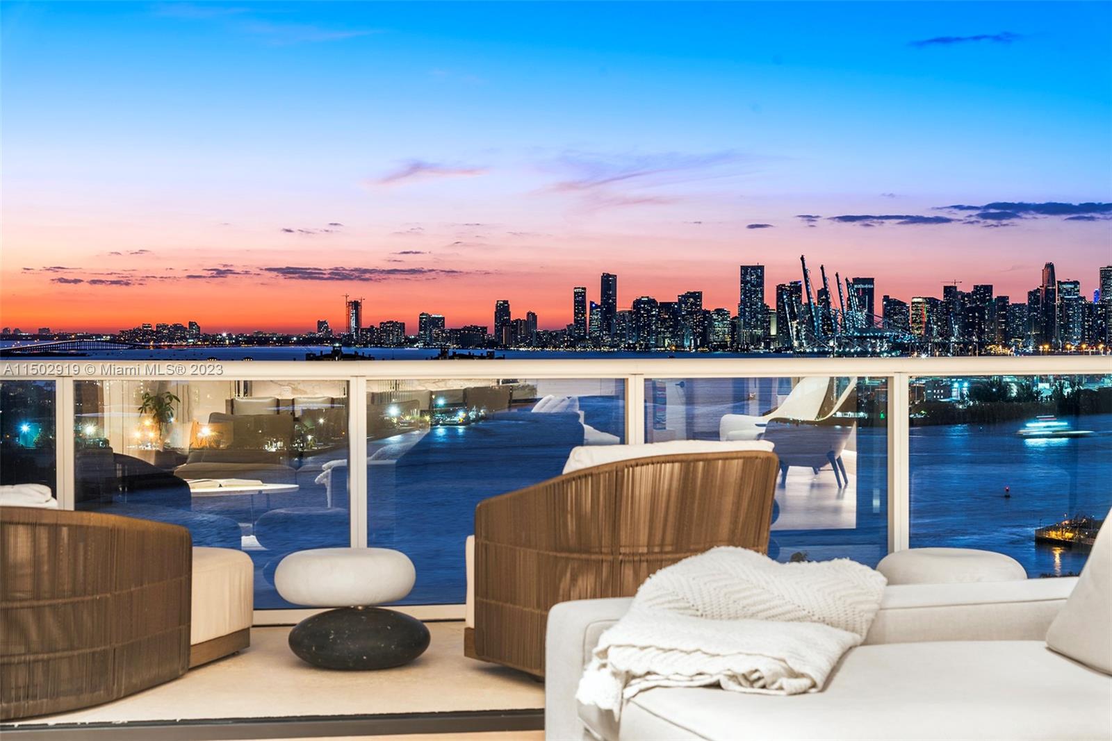 CONTINUUM ON SOUTH BEACH - Residential