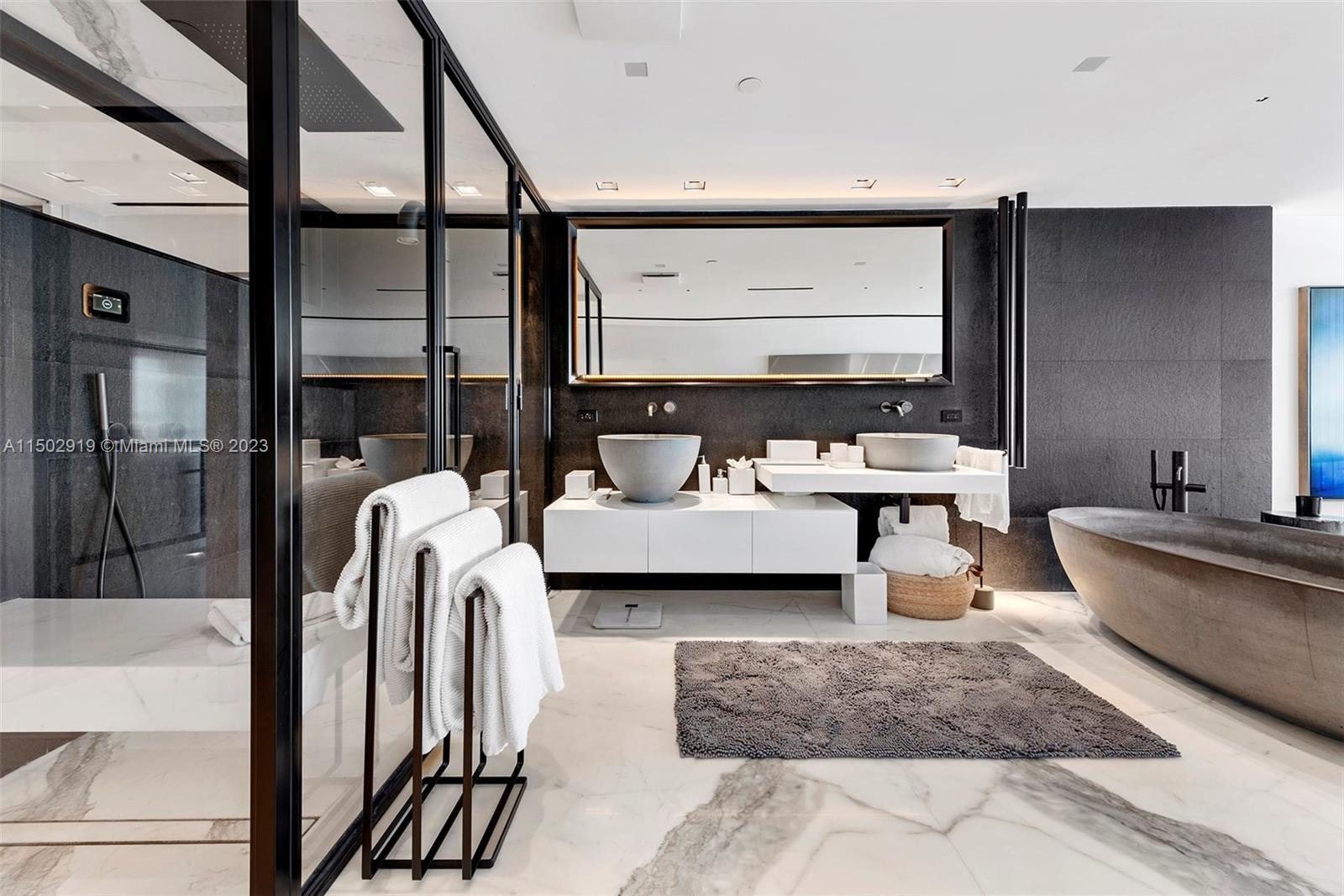 CONTINUUM ON SOUTH BEACH - Residential