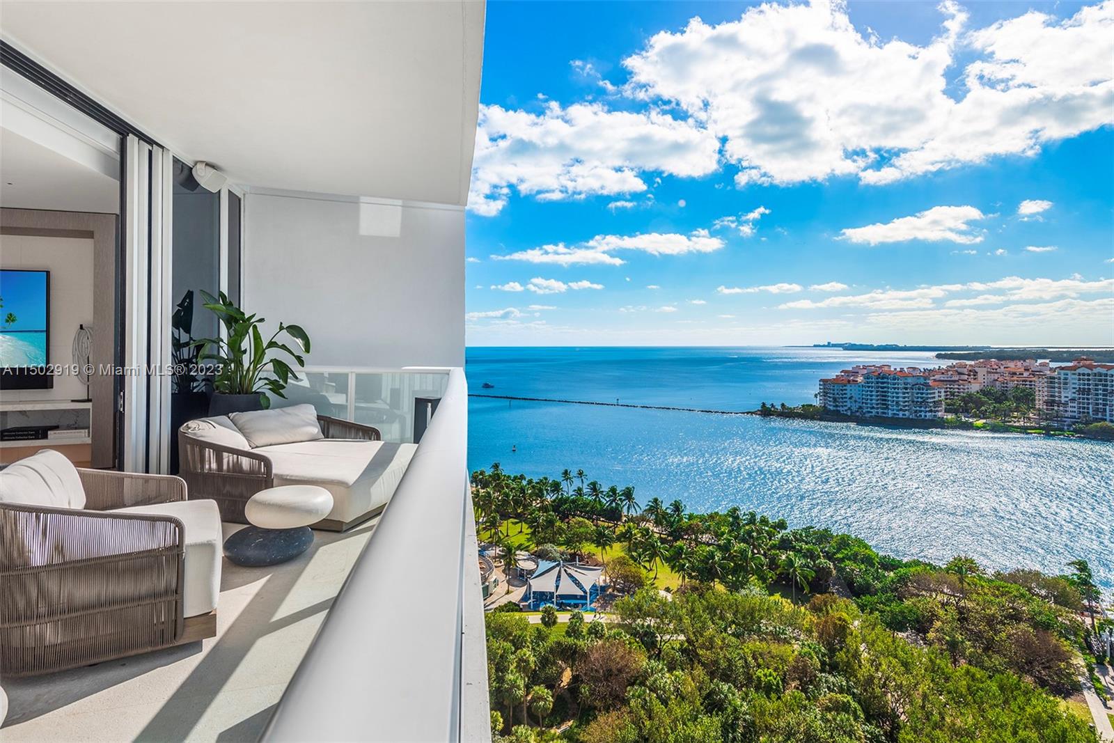 CONTINUUM ON SOUTH BEACH - Residential